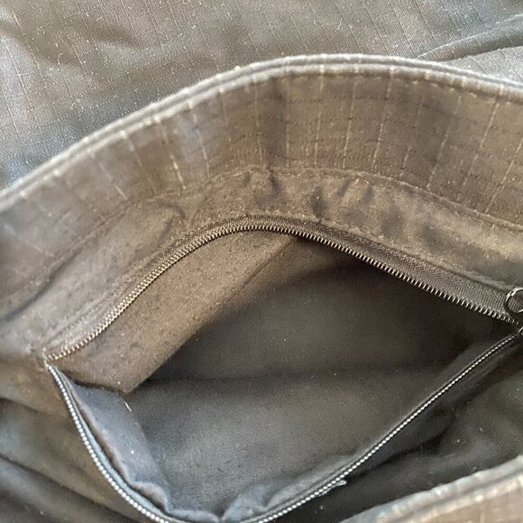 Roots Black Fabric Messenger Bag Crossbody Shoulder Bag‎ - Picture 7 of 14